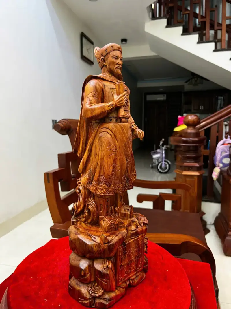 Tượng Gỗ Trần Quốc Tuấn Gỗ Sưa Bắc Liền Khối Mộc Đẹp Vân Tím 50 - 18 - 14