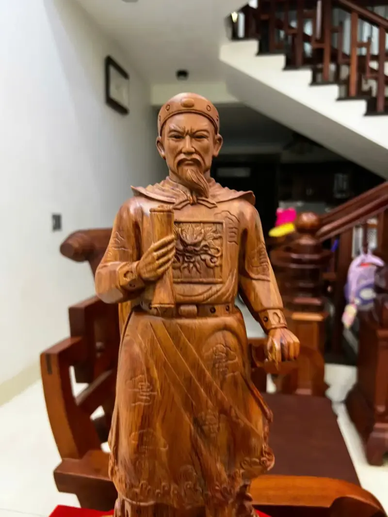 Tượng Gỗ Trần Quốc Tuấn Gỗ Sưa Bắc Liền Khối Mộc Đẹp Vân Tím 50 - 18 - 14