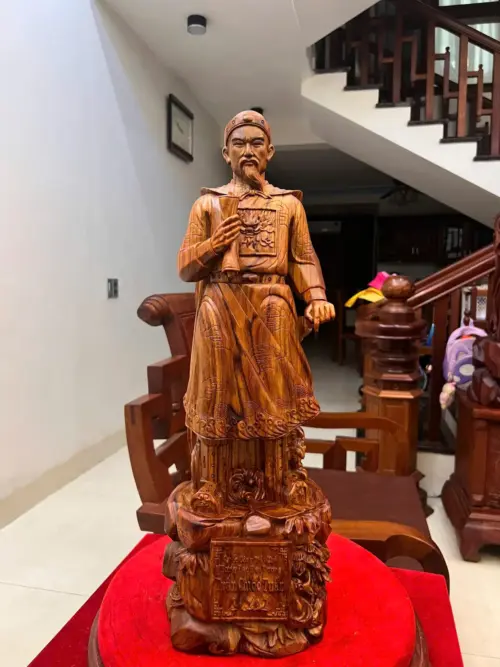 Tượng Gỗ Trần Quốc Tuấn Gỗ Sưa Bắc Liền Khối Vân Tím 60 - 19 - 16