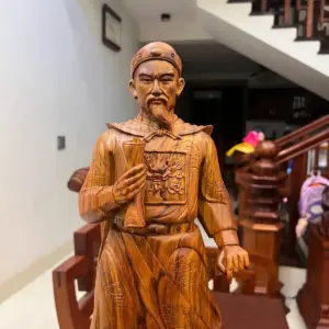 Tượng Gỗ Trần Quốc Tuấn Gỗ Sưa Bắc Liền Khối Vân Tím 60 - 19 - 16