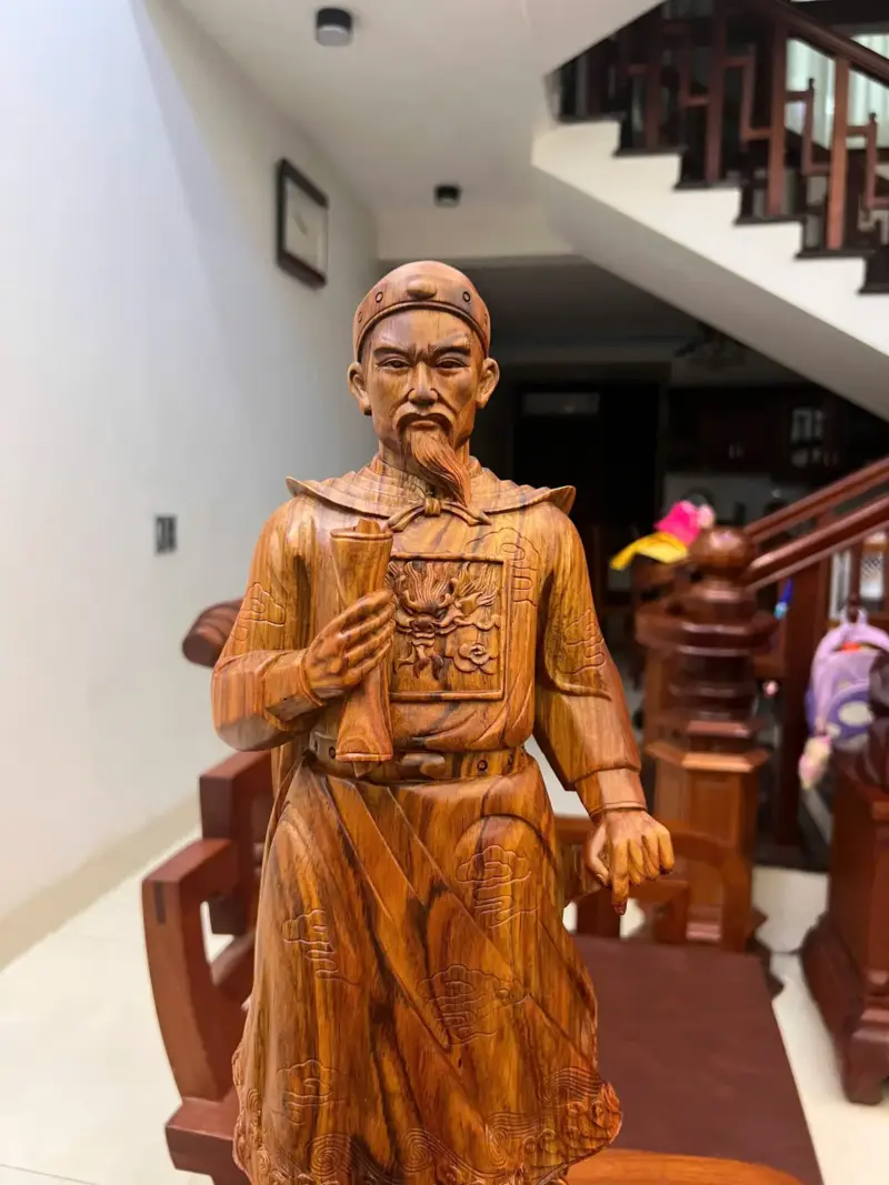 Tượng Gỗ Trần Quốc Tuấn Gỗ Sưa Bắc Liền Khối Vân Tím 60 - 19 - 16