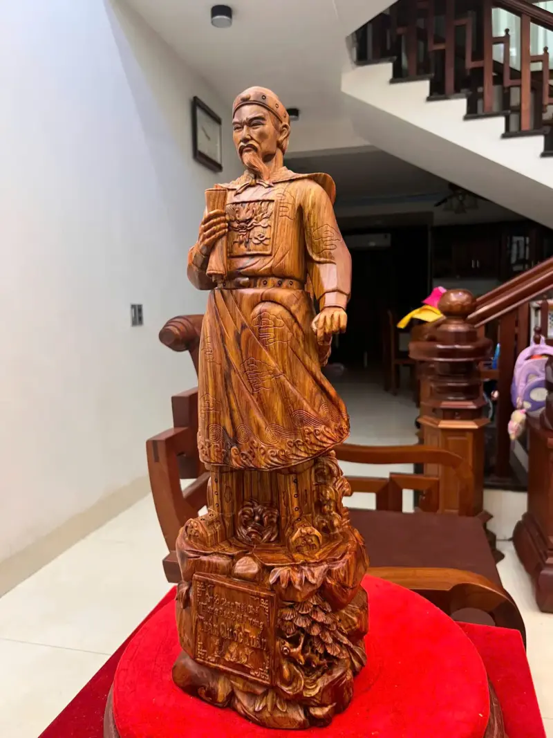 Tượng Gỗ Trần Quốc Tuấn Gỗ Sưa Bắc Liền Khối Vân Tím 60 - 19 - 16
