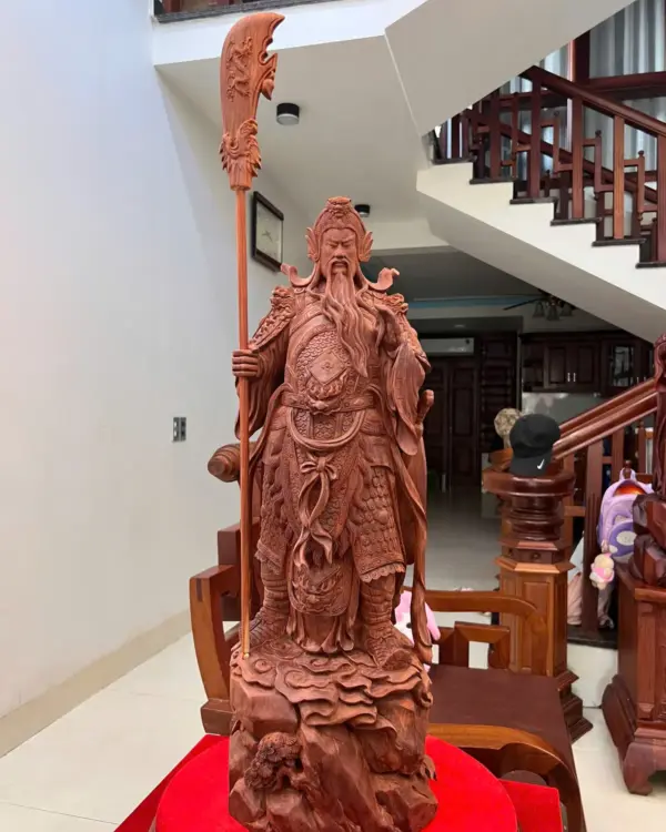 z7636686825703_cbf03d13333709e51ca75ed43841b752 Tượng Gỗ Quan Công Chống Đao Gỗ Tử Đàn Mộc 70 - 23 - 22