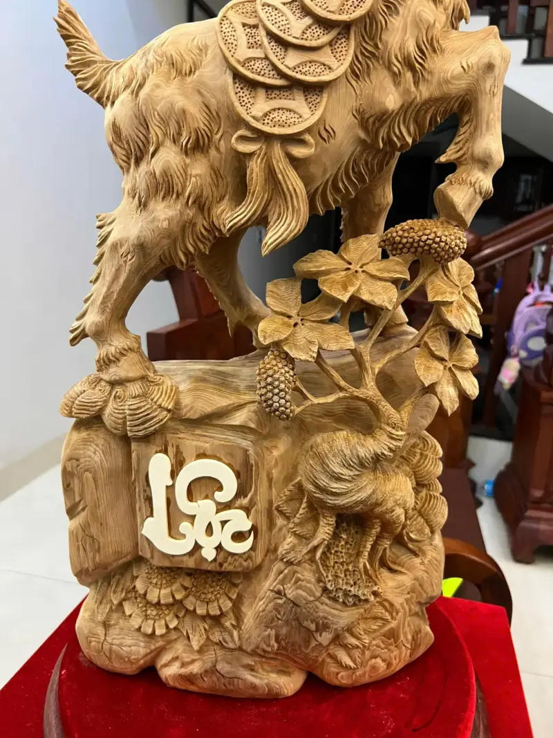 Tượng Gỗ Nhất Dê Gỗ Ngọc Am Liền Khối Gỗ Già Thơm 73 - 35 - 15