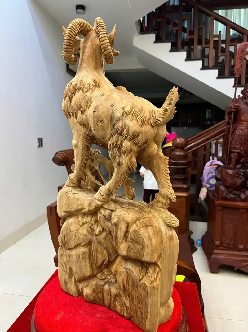 Tượng Gỗ Nhất Dê Gỗ Ngọc Am Liền Khối Gỗ Già Thơm 73 - 35 - 15