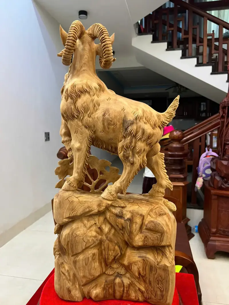 Tượng Gỗ Nhất Dê Gỗ Ngọc Am Liền Khối Gỗ Già Thơm 73 - 35 - 15