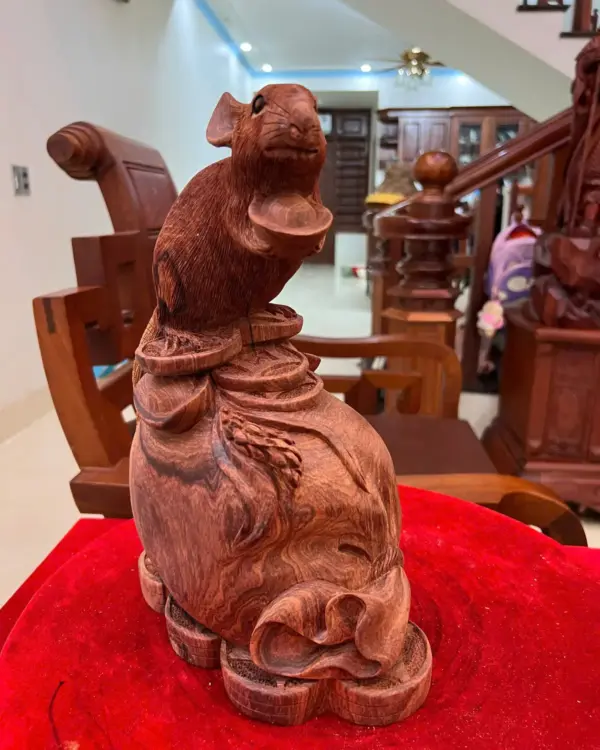 z7639474274996_c13d4688d5dc412ecb8f53eecb1cf353 Tượng Gỗ Chuột Bê Vàng Gỗ Cẩm Việt Liền Khối (Mộc) 31 - 20 - 14