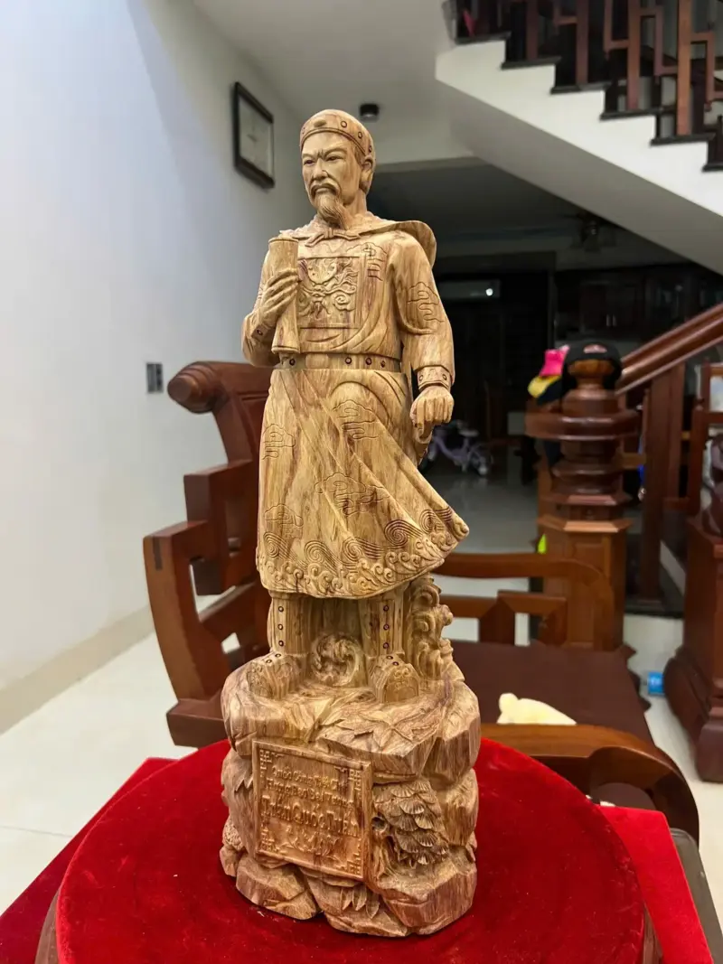 Tượng Gỗ Trần Quốc Tuấn Gỗ Sưa Bắc Liền Khối 50 - 18 - 14