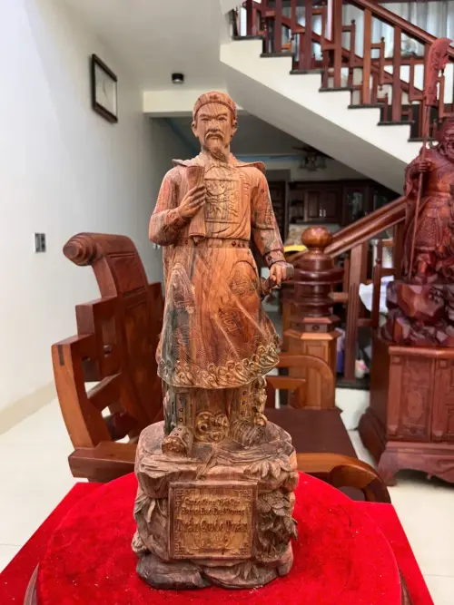 Tượng Gỗ Trần Quốc Tuấn Gỗ Trắc Việt Liền Khối 50 - 17 - 14