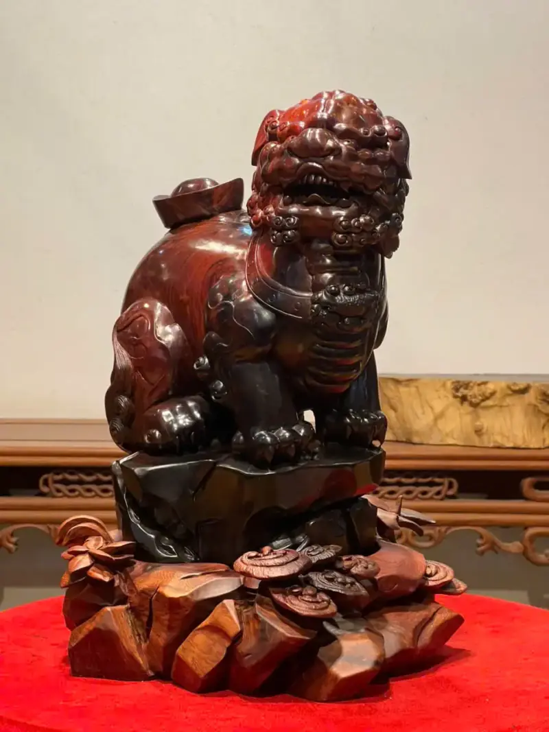 Tượng Nghê Gỗ Trắc Cao 40cm