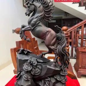 Tượng Nhất Mã Phi Thiên Gỗ Trắc Đen Liền Khối Cao 48cm