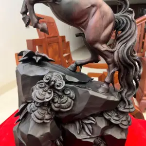 Tượng Nhất Mã Phi Thiên Gỗ Trắc Đen Liền Khối Cao 48cm