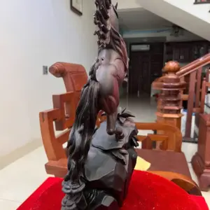 Tượng Nhất Mã Phi Thiên Gỗ Trắc Đen Liền Khối Cao 48cm