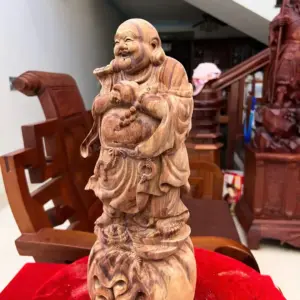 Tượng Di Lặc Chúc Phúc Gỗ Sưa Bắc Liền Khối Gỗ Già Tím Lịm Có Sơn Cao 40cm