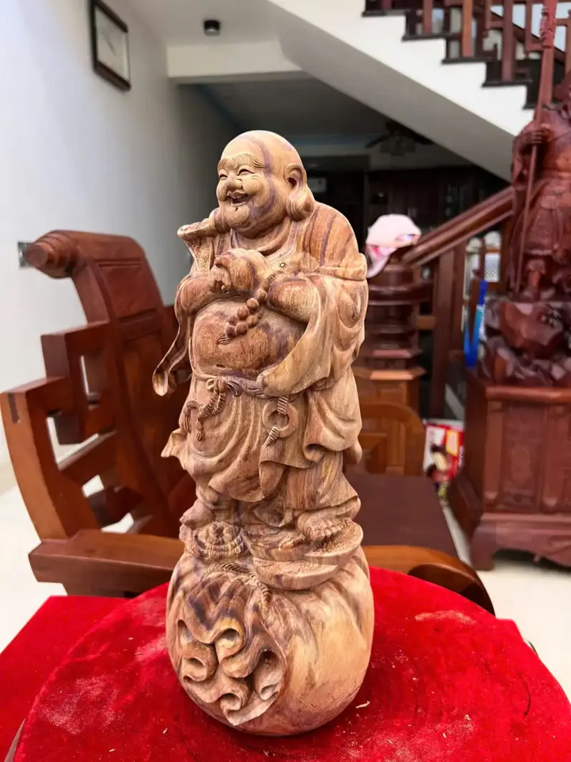 Tượng Di Lặc Chúc Phúc Gỗ Sưa Bắc Liền Khối Gỗ Già Tím Lịm Có Sơn Cao 40cm