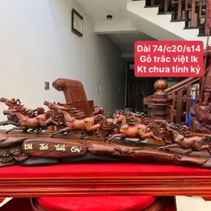 Tượng Bát Mã Gỗ Trắc Việt Liền Khối Kèm Kỷ Cao 20cm