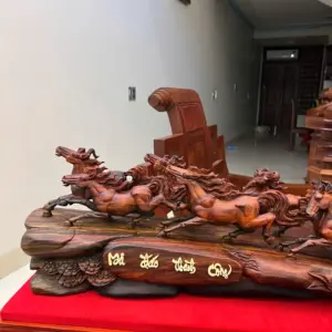 Tượng Bát Mã Gỗ Trắc Việt Liền Khối Kèm Kỷ Cao 20cm