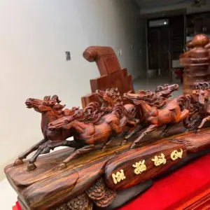 Tượng Bát Mã Gỗ Trắc Việt Liền Khối Kèm Kỷ Cao 20cm