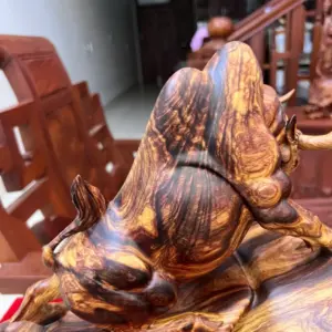 Tượng Bò Tót Gỗ Cẩm Việt Vân Chun Sụn Cao 32cm