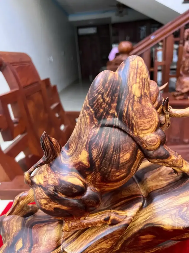 Tượng Bò Tót Gỗ Cẩm Việt Vân Chun Sụn Cao 32cm