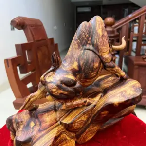 Tượng Bò Tót Gỗ Cẩm Việt Vân Chun Sụn Cao 32cm