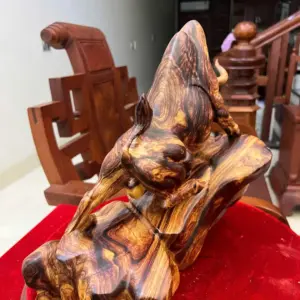 Tượng Bò Tót Gỗ Cẩm Việt Vân Chun Sụn Cao 32cm