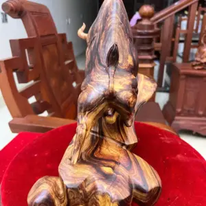 Tượng Bò Tót Gỗ Cẩm Việt Vân Chun Sụn Cao 32cm