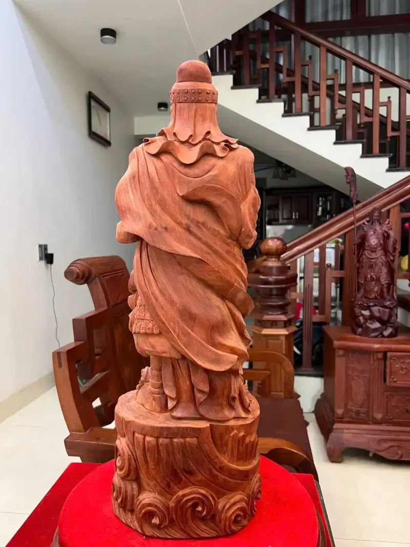 Tượng Trần Quốc Tuấn Chống Kiếm Gỗ Tử Đàn Có Sơn Cao 68cm