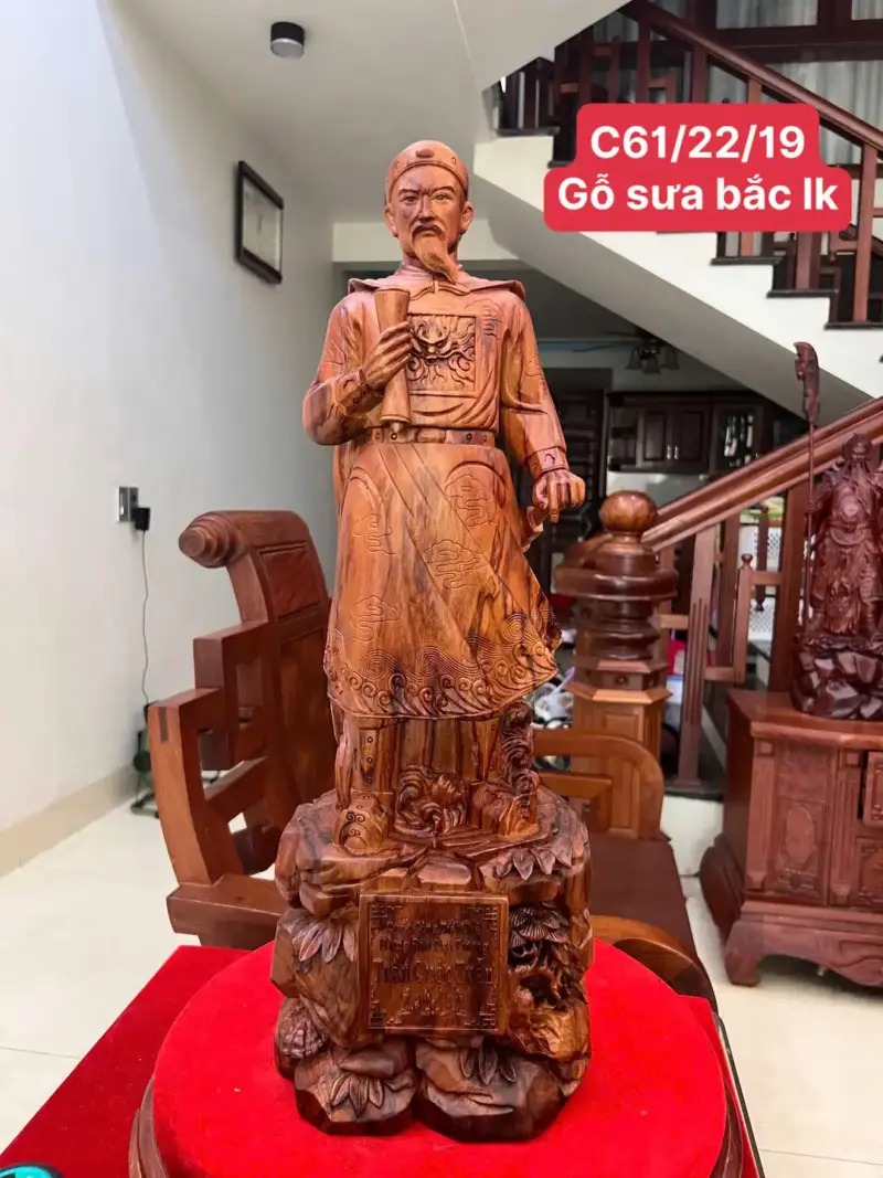 Tượng Trần Quốc Tuấn Gỗ Sưa Bắc Liền Khối Vân Đẹp Cao 61cm