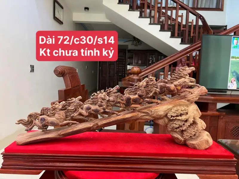 Tượng Cầu Bát Mã Gỗ Sưa Bắc Phôi Gỗ Già Tím Lịm Liền Có Sơn Cao 30cm