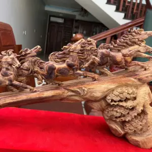 Tượng Cầu Bát Mã Gỗ Sưa Bắc Phôi Gỗ Già Tím Lịm Liền Có Sơn Cao 30cm
