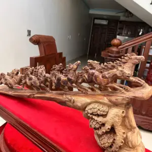 Tượng Cầu Bát Mã Gỗ Sưa Bắc Phôi Gỗ Già Tím Lịm Liền Có Sơn Cao 30cm