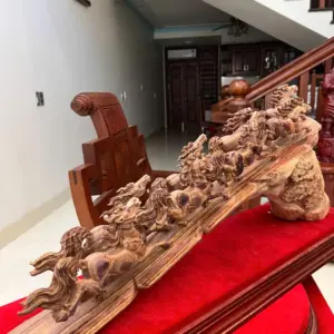 Tượng Cầu Bát Mã Gỗ Sưa Bắc Phôi Gỗ Già Tím Lịm Liền Có Sơn Cao 30cm