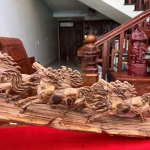Tượng Cầu Bát Mã Gỗ Sưa Bắc Phôi Gỗ Già Tím Lịm Liền Có Sơn Cao 30cm