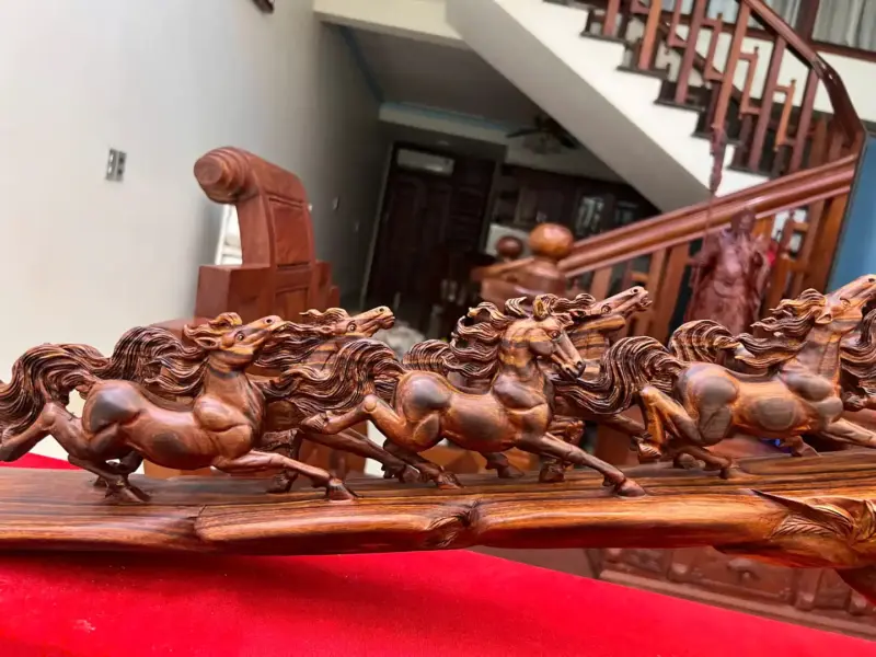 Tượng Cầu Bát Mã Gỗ Sưa Bắc Phôi Gỗ Già Vân Tím Cao 30cm