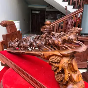 Tượng Cầu Bát Mã Gỗ Sưa Bắc Phôi Gỗ Già Vân Tím Cao 30cm