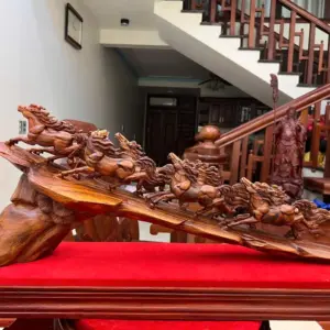 Tượng Cầu Bát Mã Gỗ Sưa Bắc Phôi Gỗ Già Vân Tím Cao 30cm