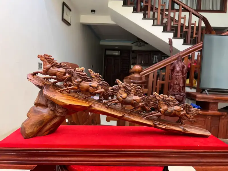 Tượng Cầu Bát Mã Gỗ Sưa Bắc Phôi Gỗ Già Vân Tím Cao 30cm