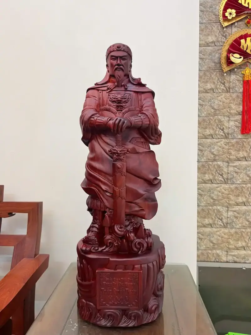 Tượng Trần Quốc Tuấn Gỗ Tử Đàn Liền Khối Cao 70cm