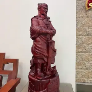 Tượng Trần Quốc Tuấn Gỗ Tử Đàn Liền Khối Cao 70cm