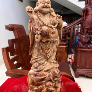 Tượng Di Lặc Gỗ Sưa Bắc Liền Khối Vân Đẹp Có Sơn Cao 46cm