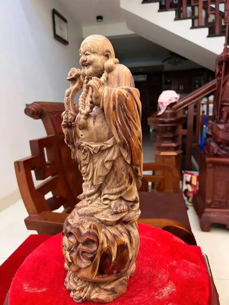 Tượng Di Lặc Gỗ Sưa Bắc Liền Khối Vân Đẹp Có Sơn Cao 46cm