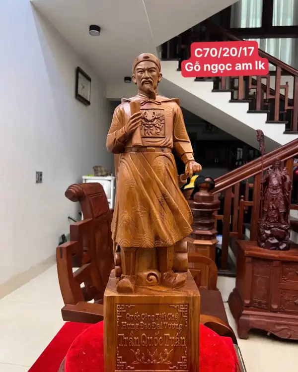 z7894138359534_0ad46bd314c647799c19292935ab807a_Trần Quốc Tuấn Ngọc Am Liền Khối Giá 4.200 Triệu Kích Thước Cao 70cm, Ngang 20cm, Sâu 17cm Tượng Trần Quốc Tuấn Gỗ Ngọc Am Liền Khối Cao 70cm