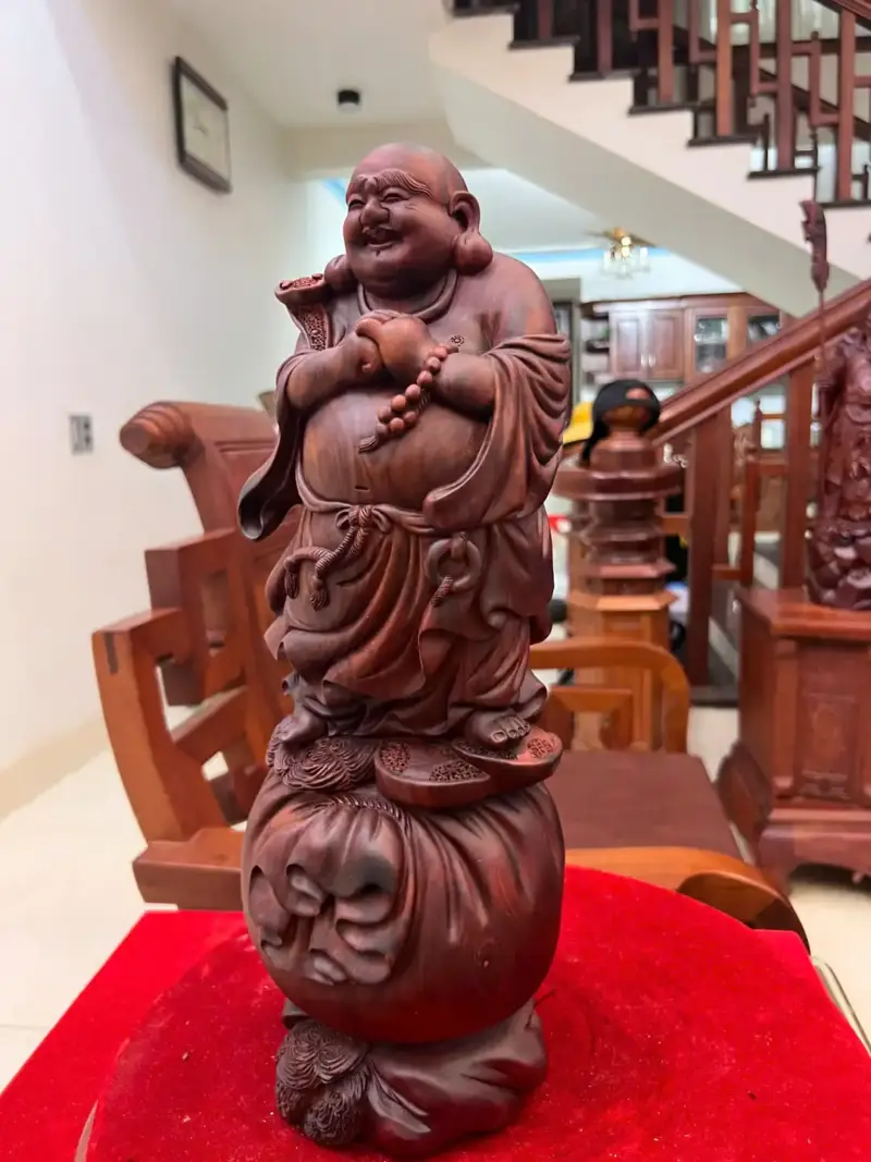 Tượng Di Lặc Chúc Phúc Gỗ Trắc Việt Liền Khối Cao 45cm