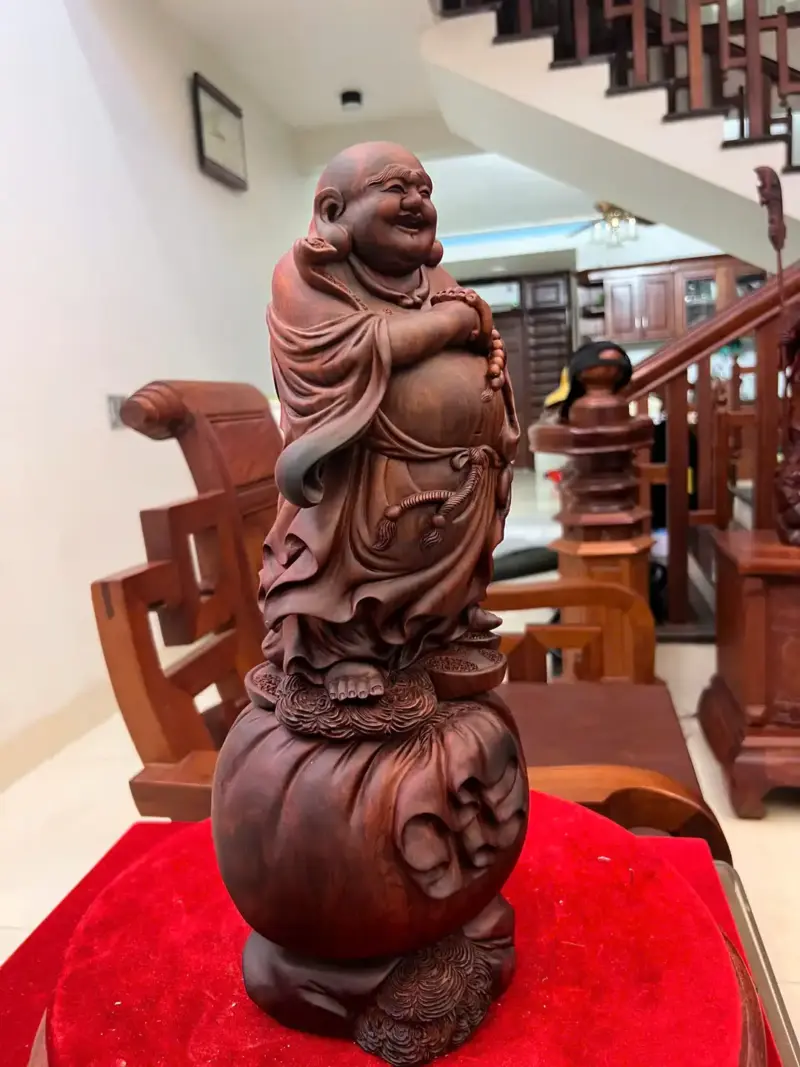 Tượng Di Lặc Chúc Phúc Gỗ Trắc Việt Liền Khối Cao 45cm