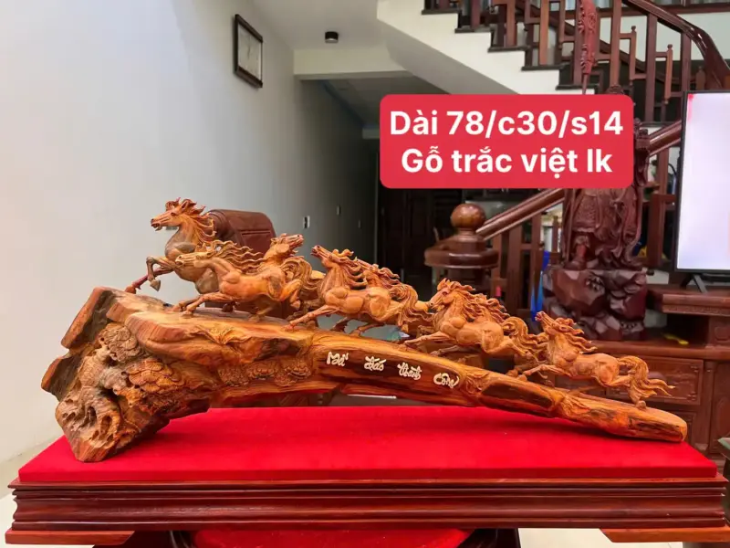 Tượng Bát Mã Gỗ Trắc Việt Liền Khối Đục Kỹ Có Sơn Cao 30cm