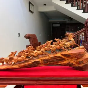 Tượng Bát Mã Gỗ Trắc Việt Liền Khối Đục Kỹ Có Sơn Cao 30cm