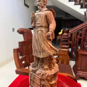 Tượng Trần Quốc Tuấn Gỗ Trắc Việt Liền Khối Có Sơn 50cm