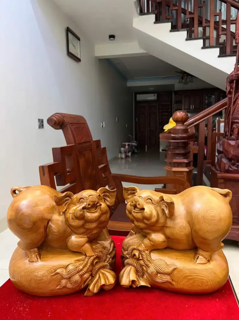 Tượng Cặp Heo Gỗ Ngọc Am Liền Khối Cao 23cm