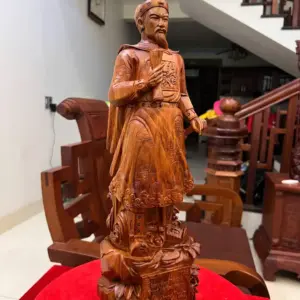 Tượng Trần Quốc Tuấn Gỗ Sưa Bắc Liền Khối Cao 50cm